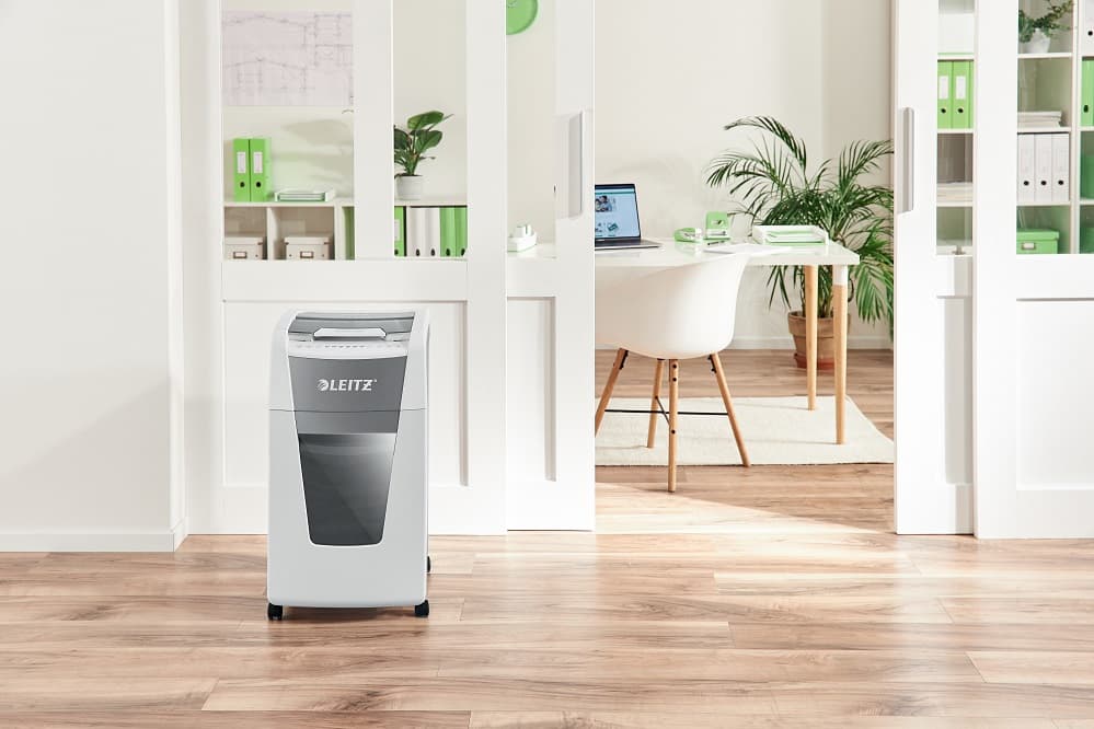 Distrugator documente automat LEITZ IQ Office, P5, micro-cut (particule), 300 coli, cos 60l, alb-gri