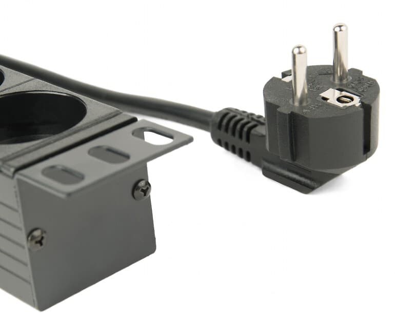 Prelungitor rackabil cu 8 prize (cod EG-PDU-014), ștecher schuko