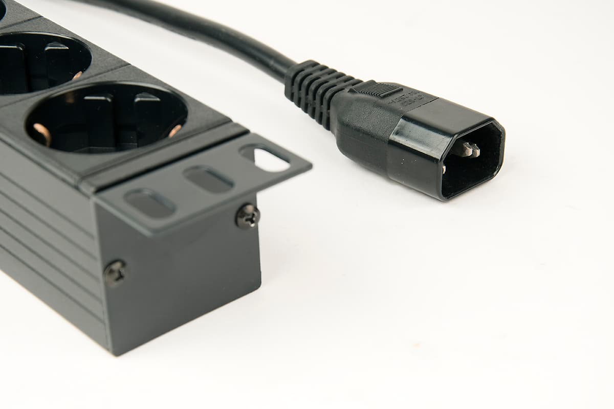 Prelungitor rackabil cu 8 prize (cod EG-PDU-014-C14), ștecher C14